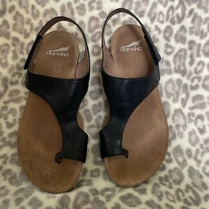 Dansko Reece Sandal. Black. Size 38. (8)